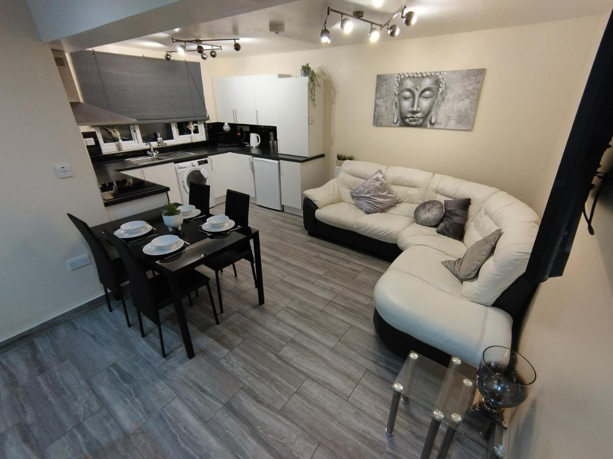 Queens Holiday Apartment Pembroke Dock Exteriér fotografie