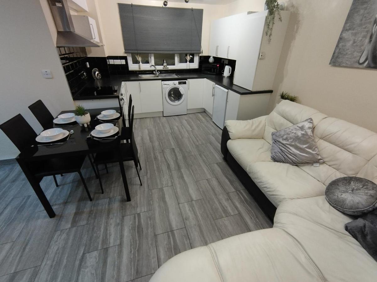 Queens Holiday Apartment Pembroke Dock Exteriér fotografie