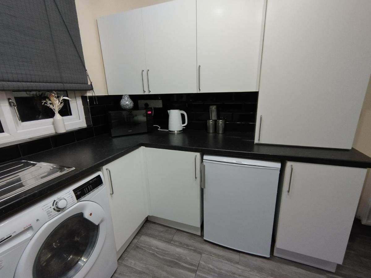 Queens Holiday Apartment Pembroke Dock Exteriér fotografie