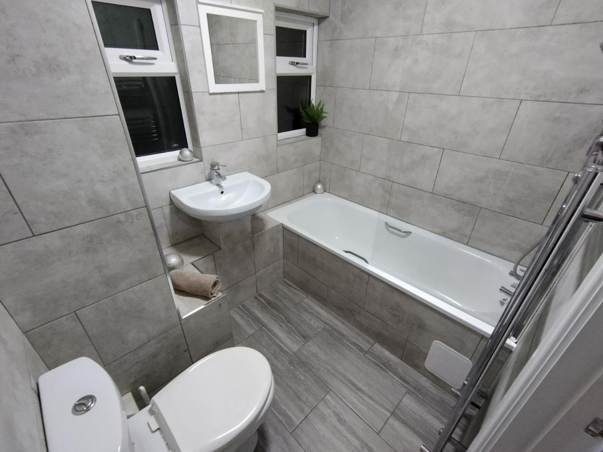 Queens Holiday Apartment Pembroke Dock Exteriér fotografie